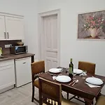 Tulipanvendeghaz 3*