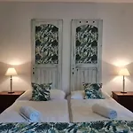 Tulipanvendeghaz Гостевой дом Кестхей