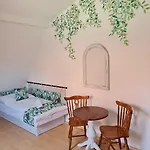Tulipanvendeghaz Πανσιόν Keszthely