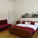 Tulipanvendeghaz Gasthof 3*