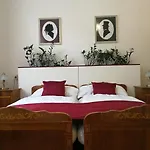 Tulipanvendeghaz 3*