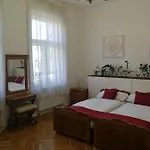 Tulipanvendeghaz 3*