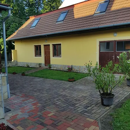 Guest house Tulipanvendeghaz 3*