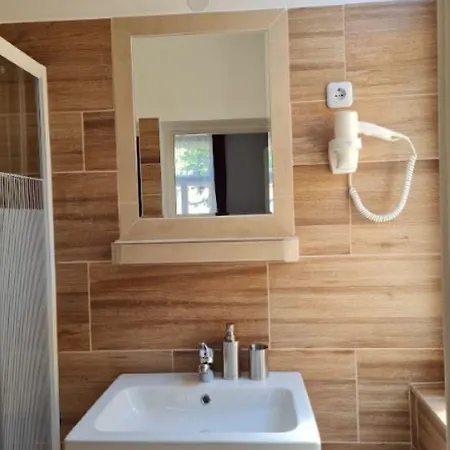 Guest house Tulipanvendeghaz 3*