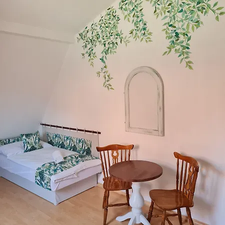 Tulipanvendeghaz Gasthuis Keszthely