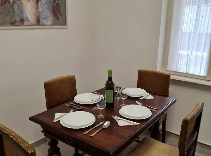 Tulipanvendeghaz בית הארחה 3*