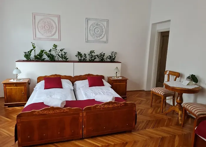 Tulipánvendégház Casa de hóspedes 3*