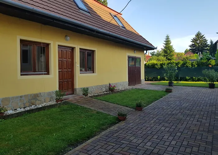 Tulipánvendégház Casa de hóspedes 3*