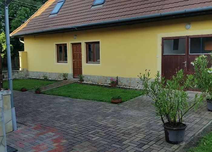 Casa de hóspedes Tulipánvendégház 3*