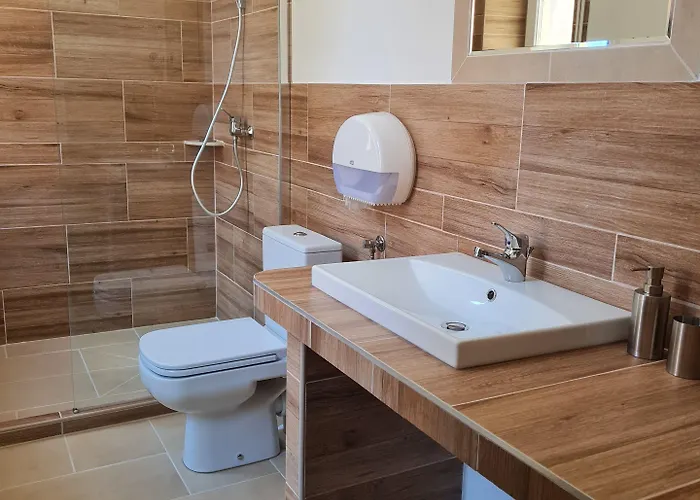 Tulipanvendeghaz 3* קסזטלי