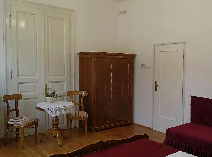 Tulipánvendégház Casa de hóspedes 3*